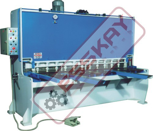 Hydraulic shearing machine